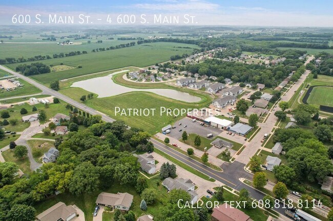 Building Photo - 2 bedroom/ 1 bath apartment in Deerfield, WI