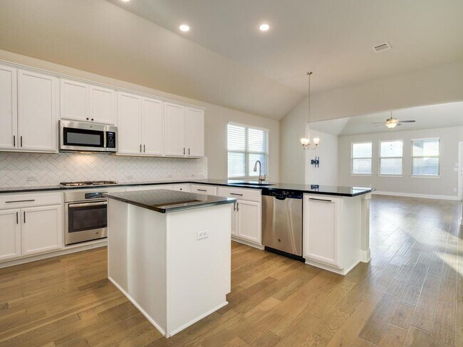 Building Photo - 2905 Coral Valley Dr