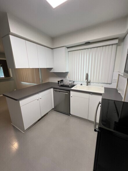 Building Photo - 27021 Nantucket Ct