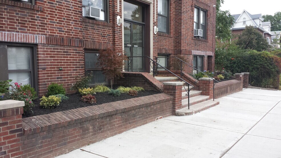 Building Photo - 715 Avenue C