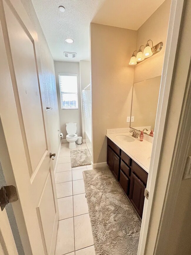 Building Photo - Elegant and Spacious Home with Pool & Park Views in Prime Roseville Location!
