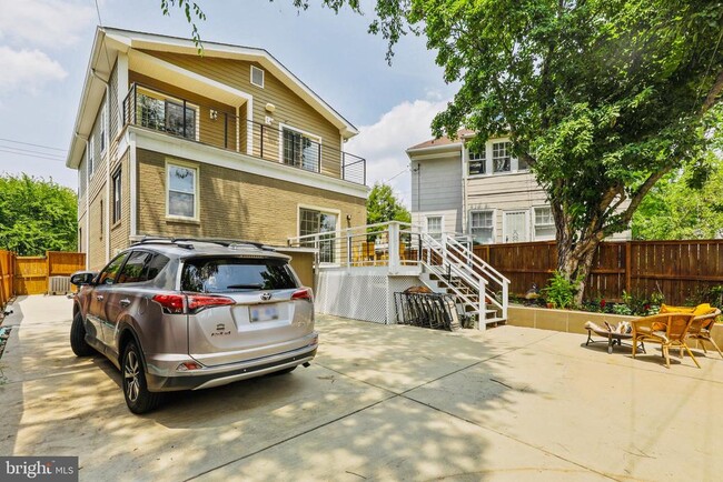 Building Photo - 6729 Piney Branch Rd NW