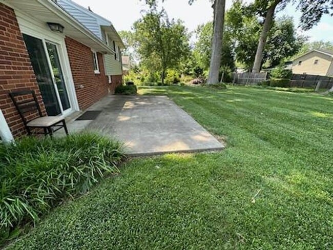 Building Photo - Immaculate 3 BD 2 BA Detached Home with Ga...