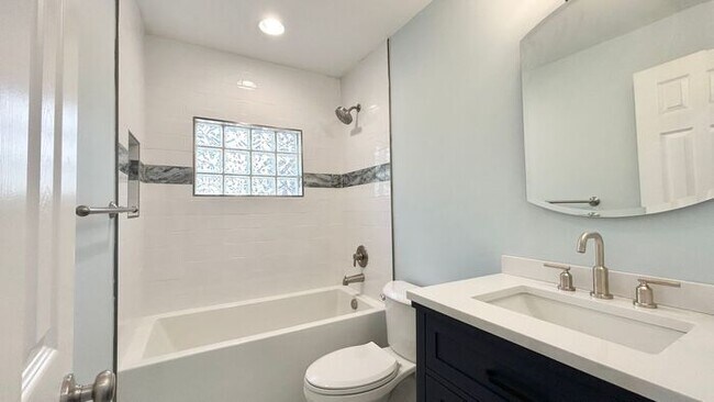 Building Photo - Cozy Remodeled Decatur 1 Bed-1 Bath DUPLEX...
