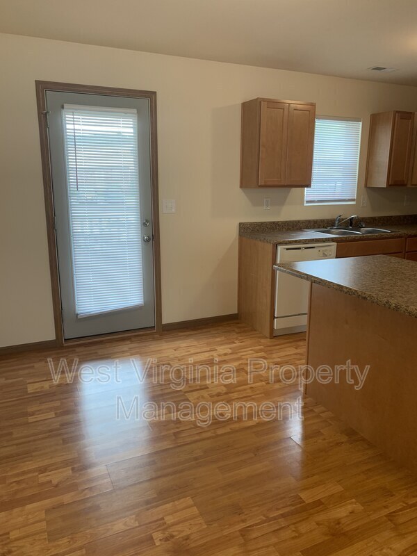 Building Photo - 196 Cardinal Way