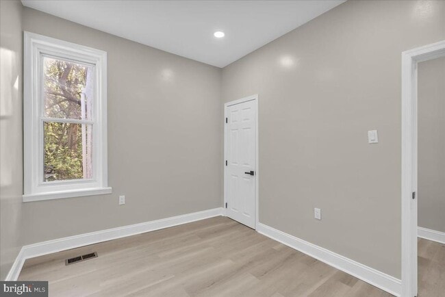 Building Photo - 947 N 66th St