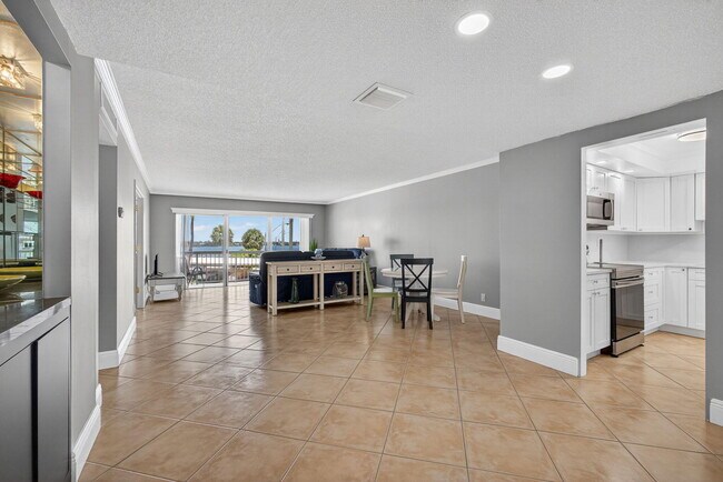 Building Photo - 2600 N Flagler Dr