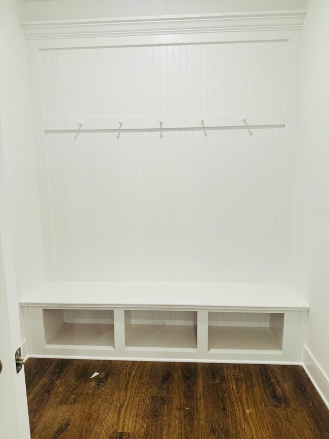 Mud room - 2760 Westgate Pk Dr