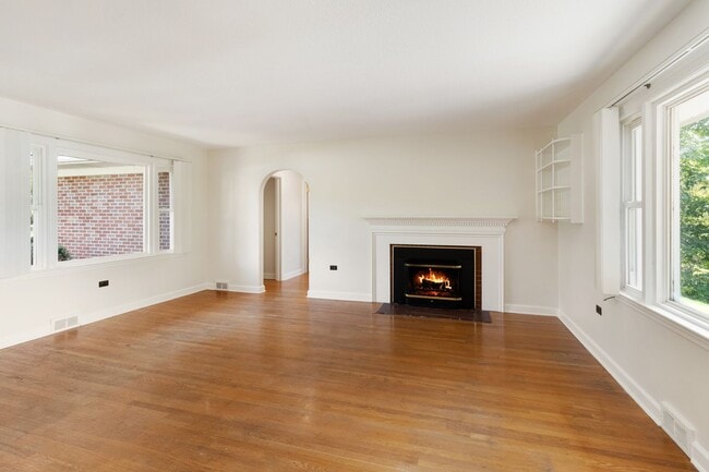 Building Photo - 559 Bailey St