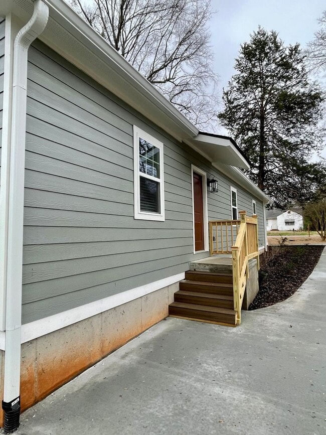 Building Photo - Newly Built Home minutes from Downtown Madison