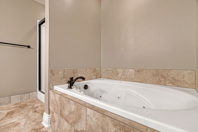 Building Photo - 110 Vienne Pl