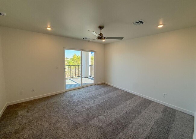 Building Photo - 13112 Maplewood Ave