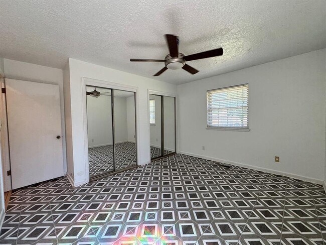 Building Photo - 1622 Denison Dr