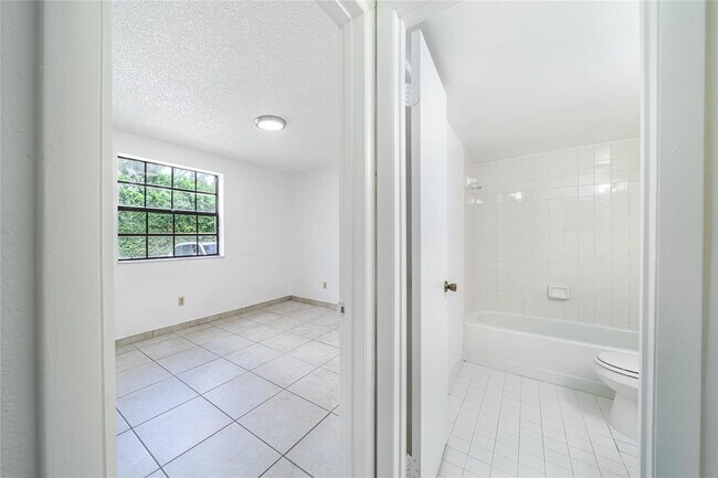 Building Photo - 1000 Constitution Dr