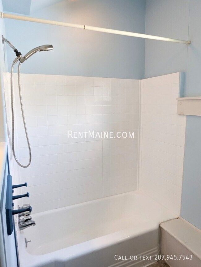 Building Photo - 54 Penobscot St