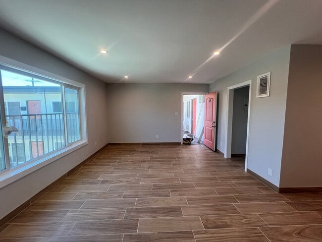 Building Photo - 7237 Variel Ave