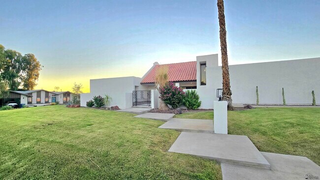 Primary Photo - 2008 S 14th Ave