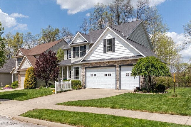 Primary Photo - 73 Quartz Ave