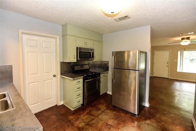 Building Photo - 2211 Lanier Dr