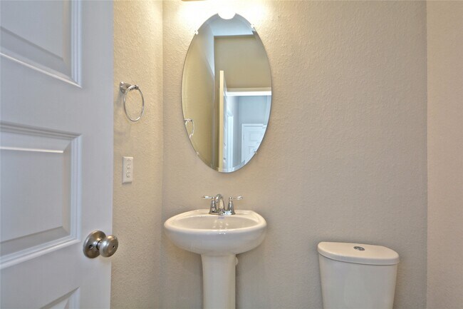 Building Photo - 1015 Modesto Dr