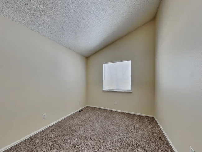 Building Photo - 3473 Foxridge Dr