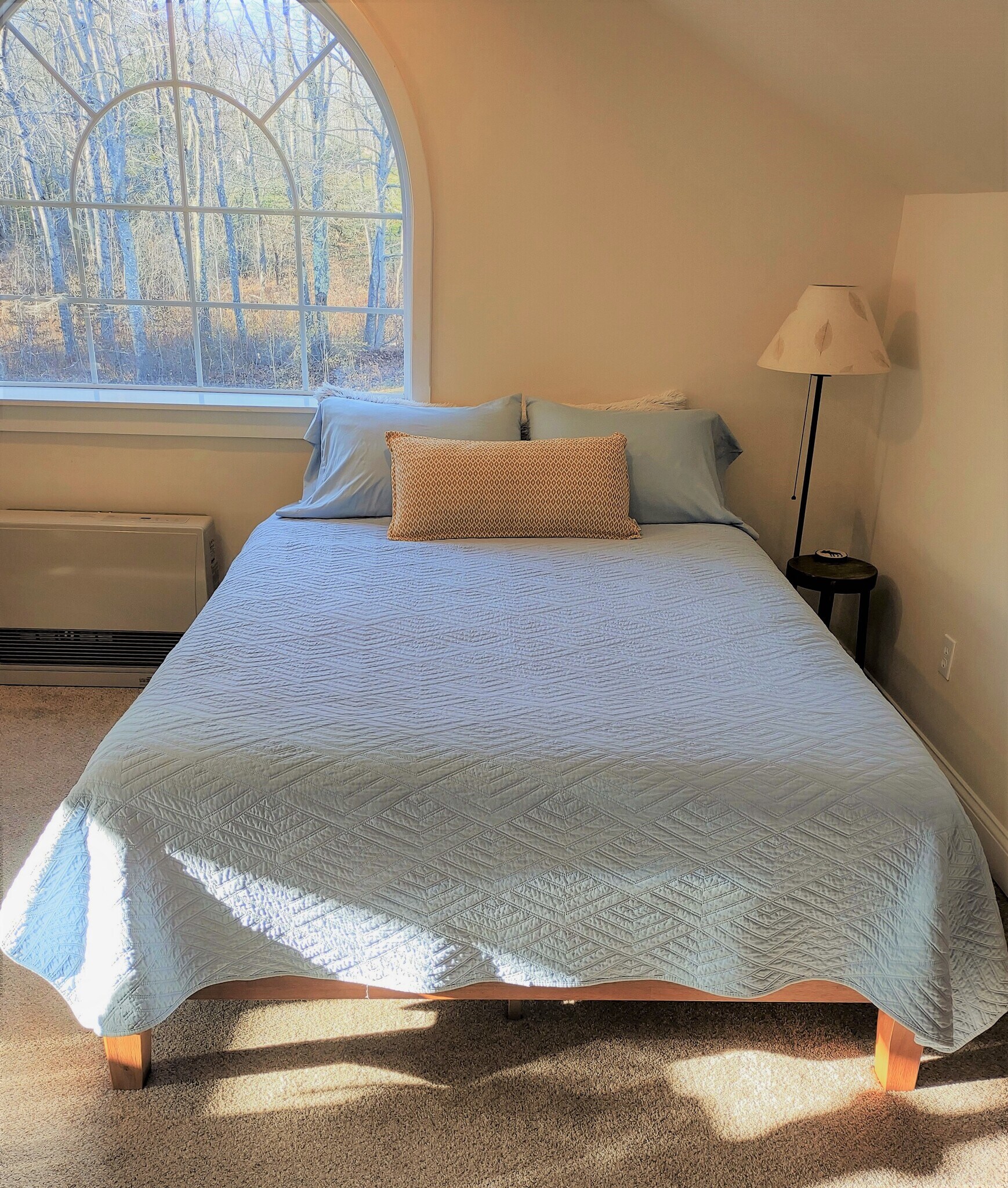 Queen Bed - 183 Back Meadow Rd