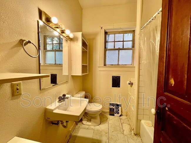 Building Photo - 619 St Philip St