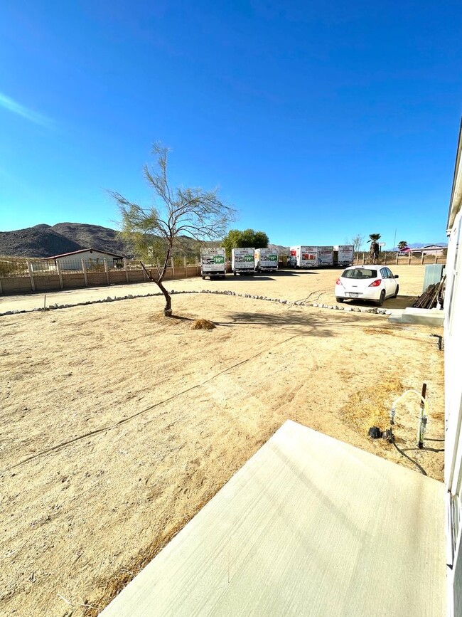 Building Photo - 3 Bedroom 2 Bathroom Home Close To The Nat...