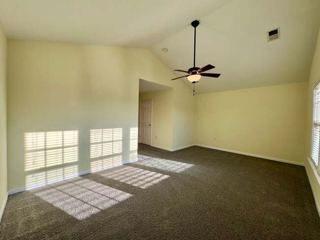 Building Photo - 3 bed/2.5 bath in the Fairways at Stonebri...