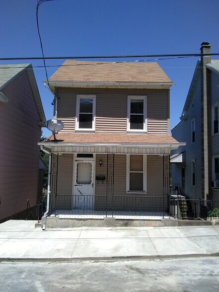 Primary Photo - 1227 Pulaski Ave