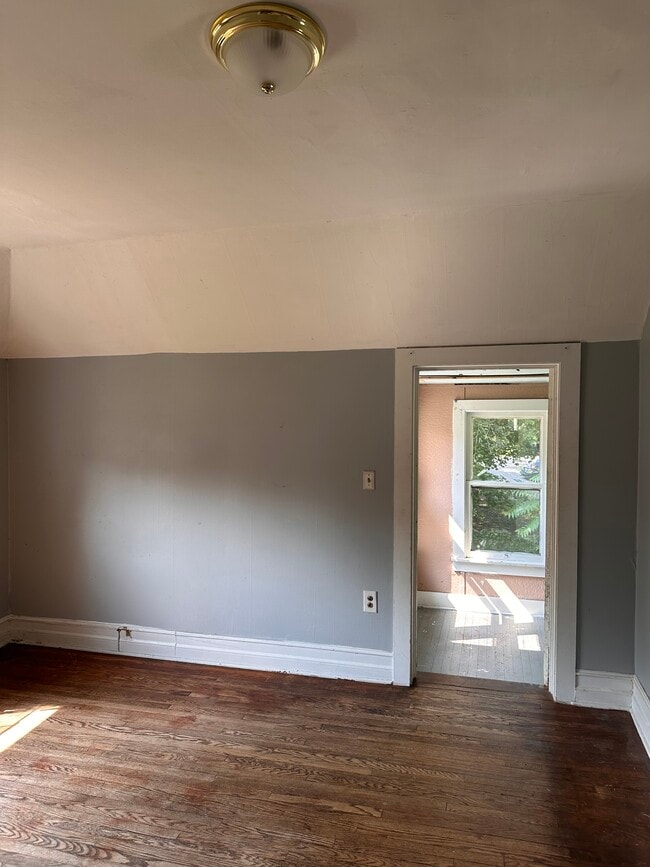 Building Photo - 713 Harper St