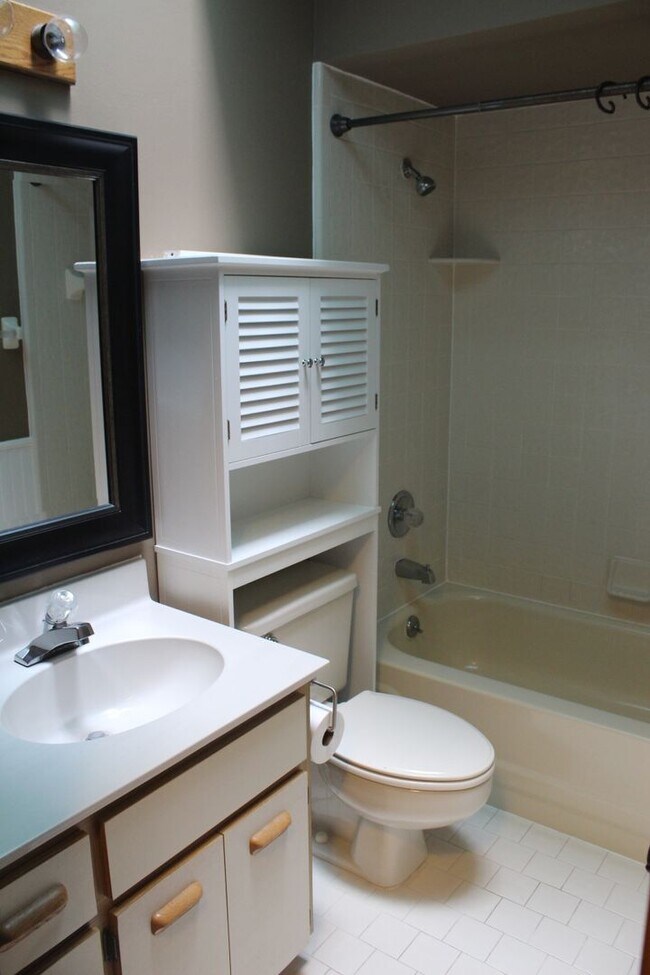 Building Photo - 3 bed 2 bath Home in Port Orange