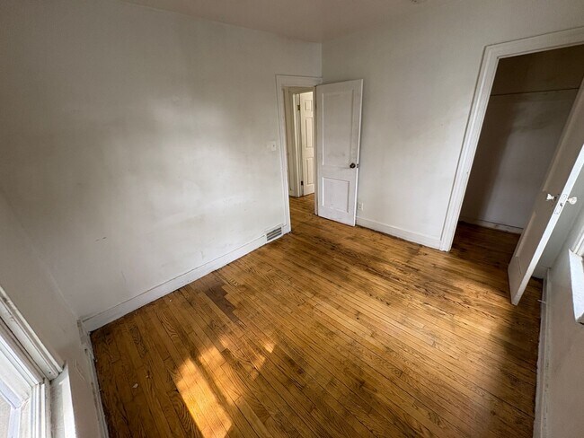 Building Photo - 37-39 Swan St - Schenectady