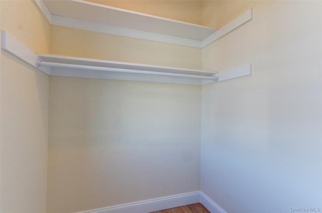 Building Photo - 610 Jericho Tpke