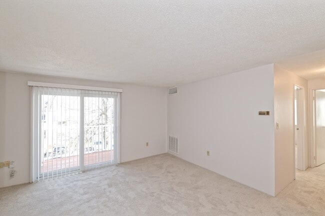 Building Photo - 3 Post Oak Ln