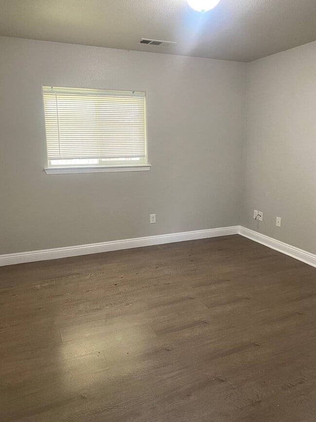 Building Photo - 148 N West St