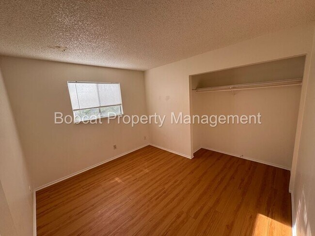 Building Photo - 1501 N Edmonds Dr