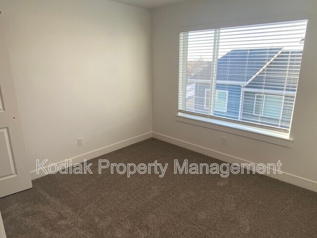 Building Photo - 1088 N 1840 W