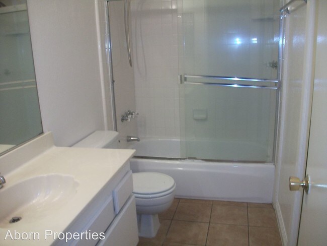 Building Photo - 3 br, 1.5 bath House - 2210 Amberwood Lane