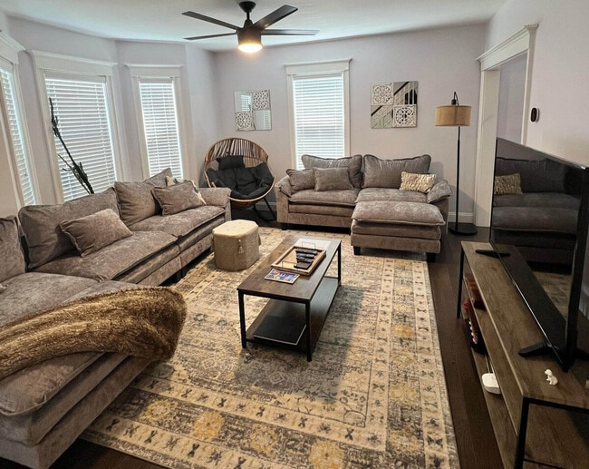 Building Photo - 7 Summit Ave