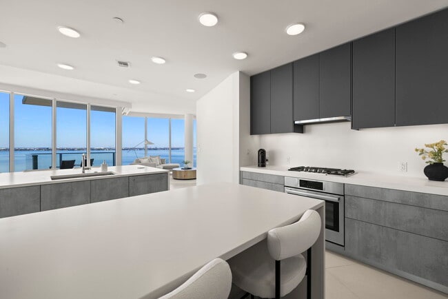 Building Photo - 2900 W Bay to Bay Blvd