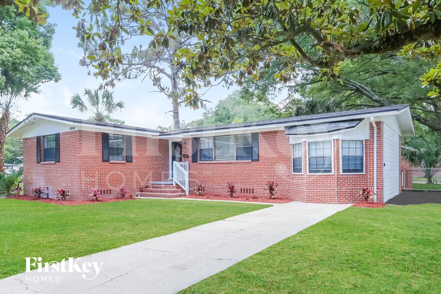 Building Photo - 6641 Pine Summit Dr