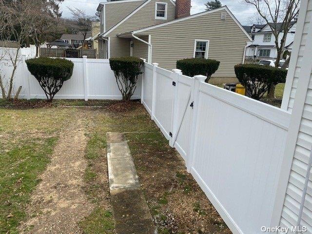 Building Photo - 12 Baylis Pl