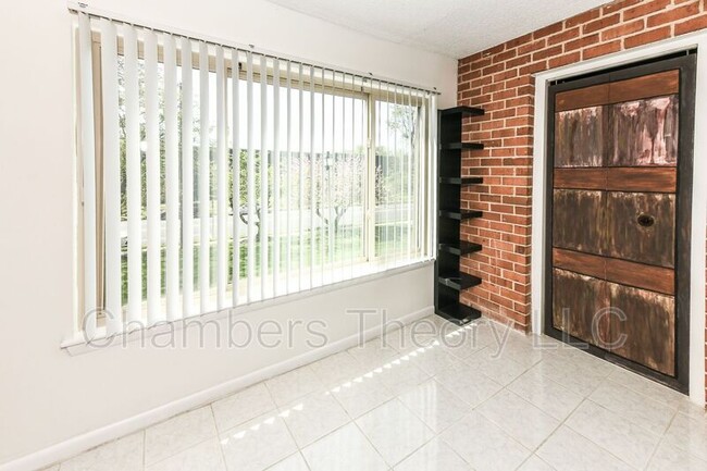 Building Photo - 10204 Bushman Dr