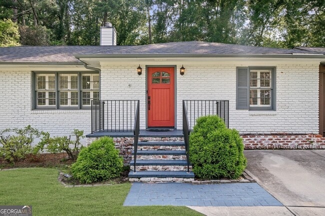 Building Photo - 1911 Fairway Cir NE