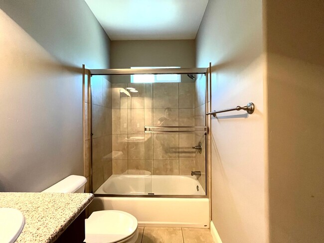 Building Photo - Beautiful New Build home in Vineyard Creek