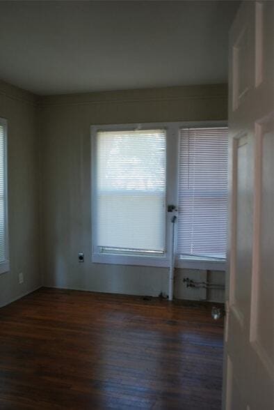 Building Photo - 701 W Sycamore St