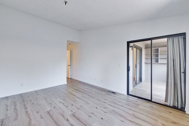 Building Photo - Beautifully Remodeled 3BR 2.5BA Townhouse in Great Community in Mountain View