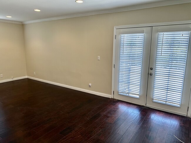 Building Photo - 6441 Baird Ave