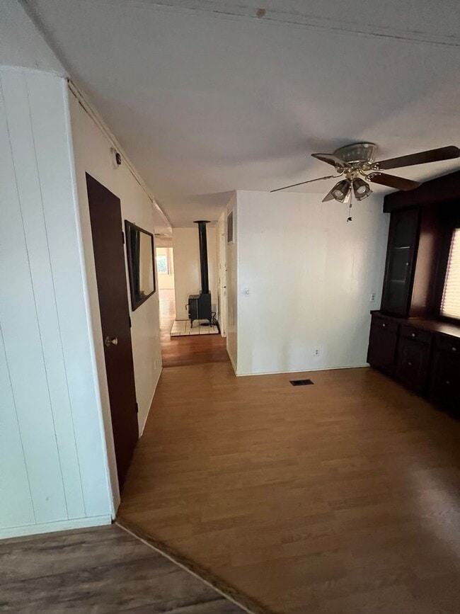 Building Photo - Magalia Home for rent, 1 car garage, 2 bed...